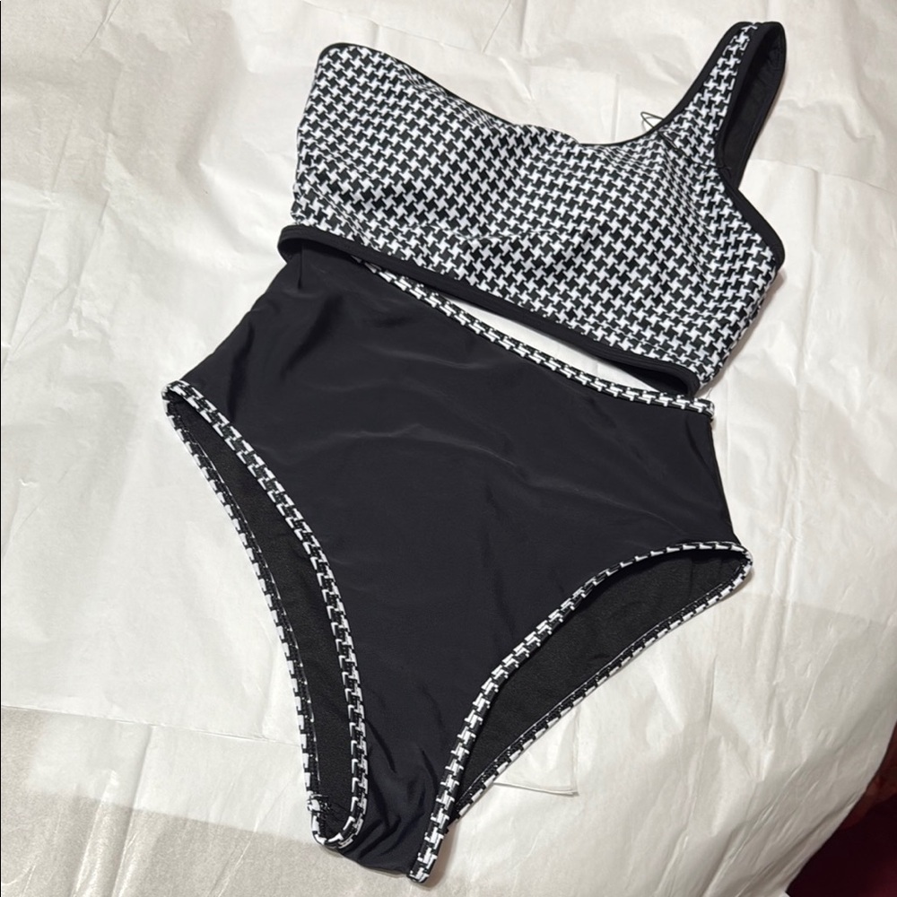 Black and White Houndstooth Bikini Set; size: Small